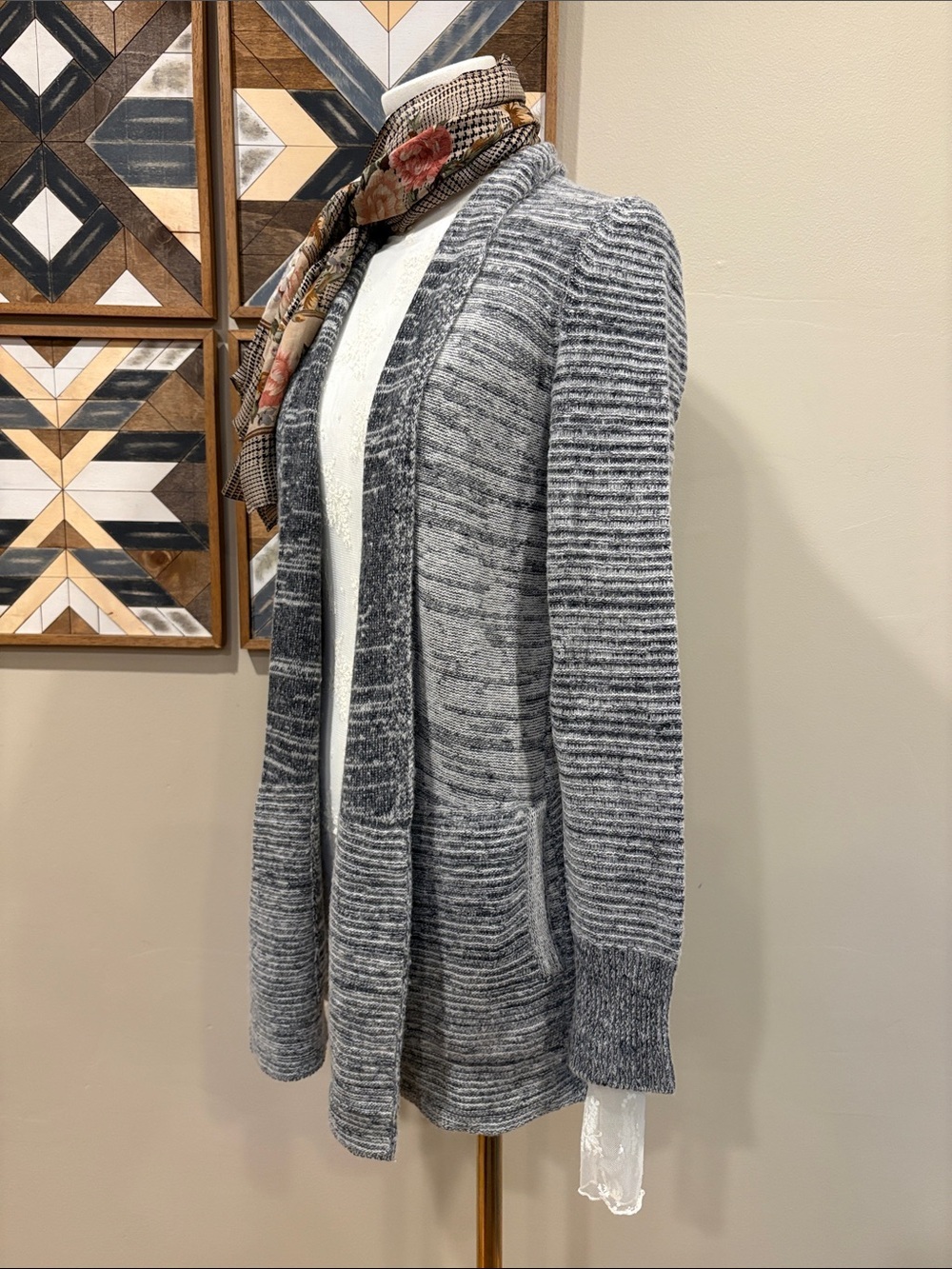 Banana Republic Merino Wool Blend Heather Grey Knit Cardigan Sweater size XS - Picture 4 of 14
